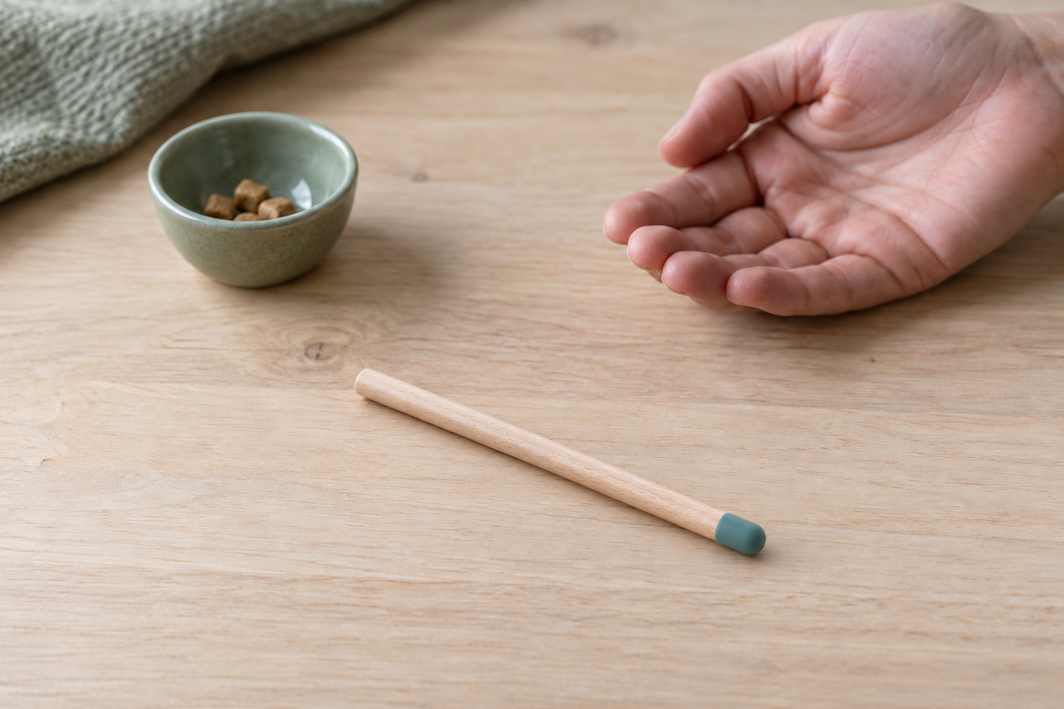 A target object, tiny reward cup, and relaxed empty hand sit at different distances.